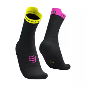 COMPRESSPORT Cyklistické ponožky klasické - PRO RACING V4.0 ULTRALIGHT RUN - černá/žlutá/růžová